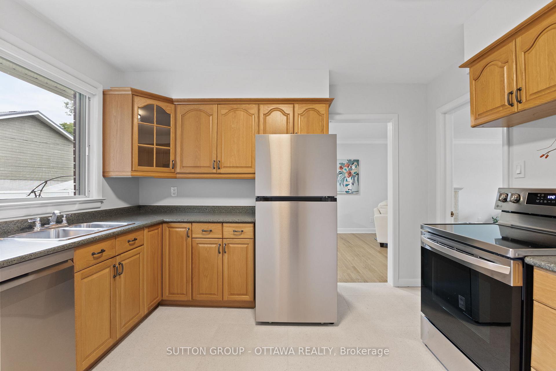Photo 9 of 1487 Caverley Street, Ottawa, Riverview Park — HOMEH
