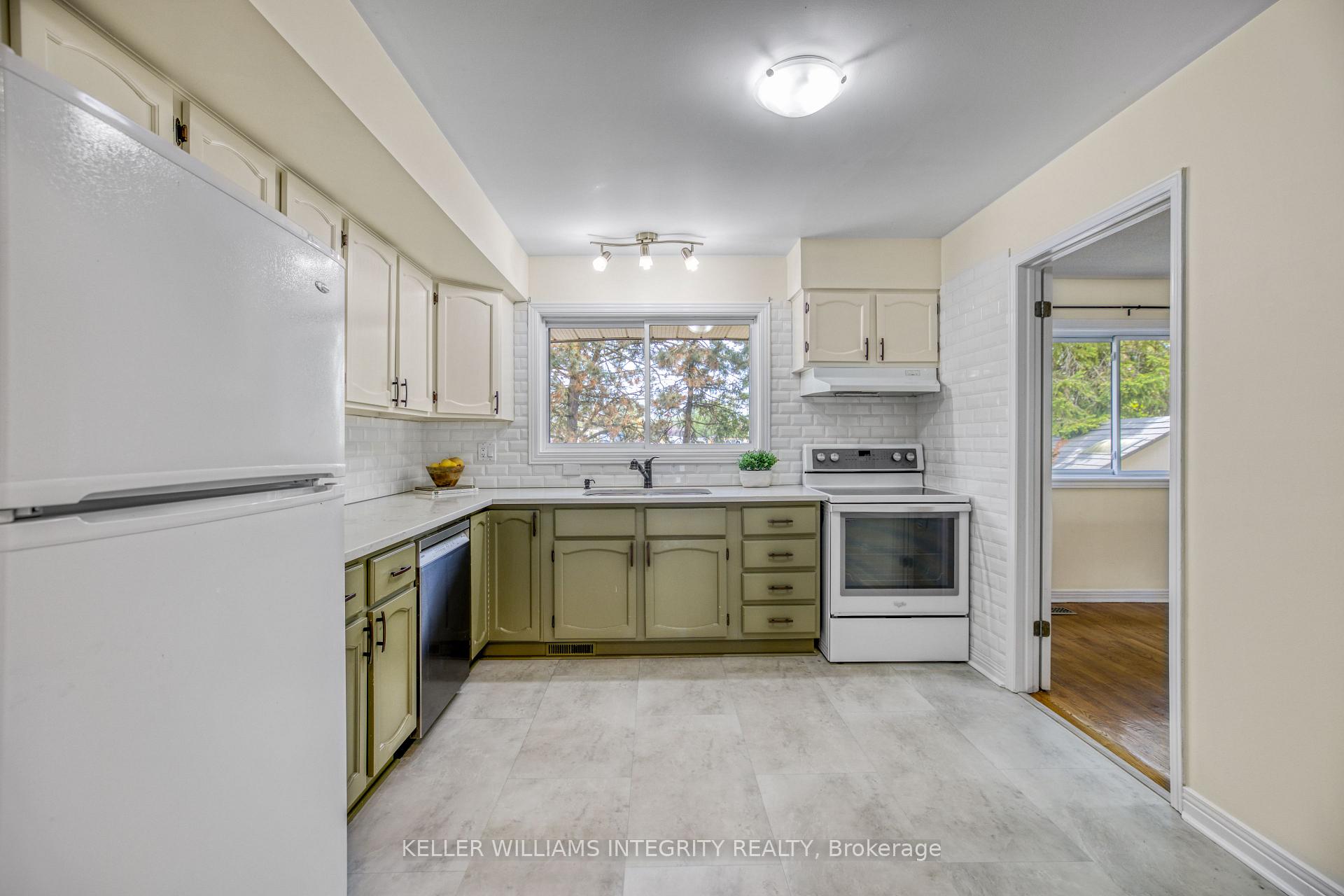 Photo 11 of 714 Mooneys Bay Place, Ottawa, Mooneys Bay/Riverside Park — HOMEH