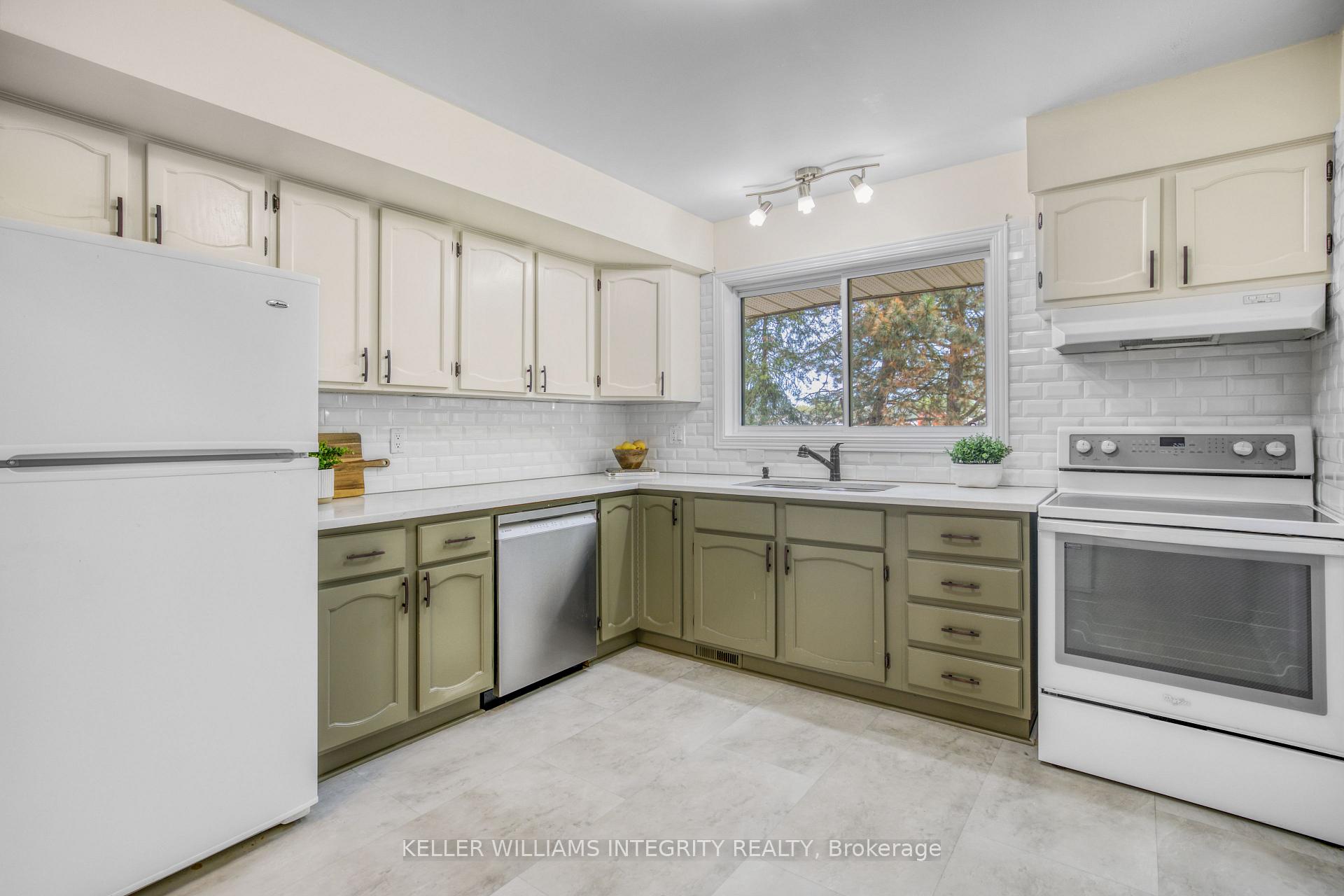 Photo 7 of 714 Mooneys Bay Place, Ottawa, Mooneys Bay/Riverside Park — HOMEH