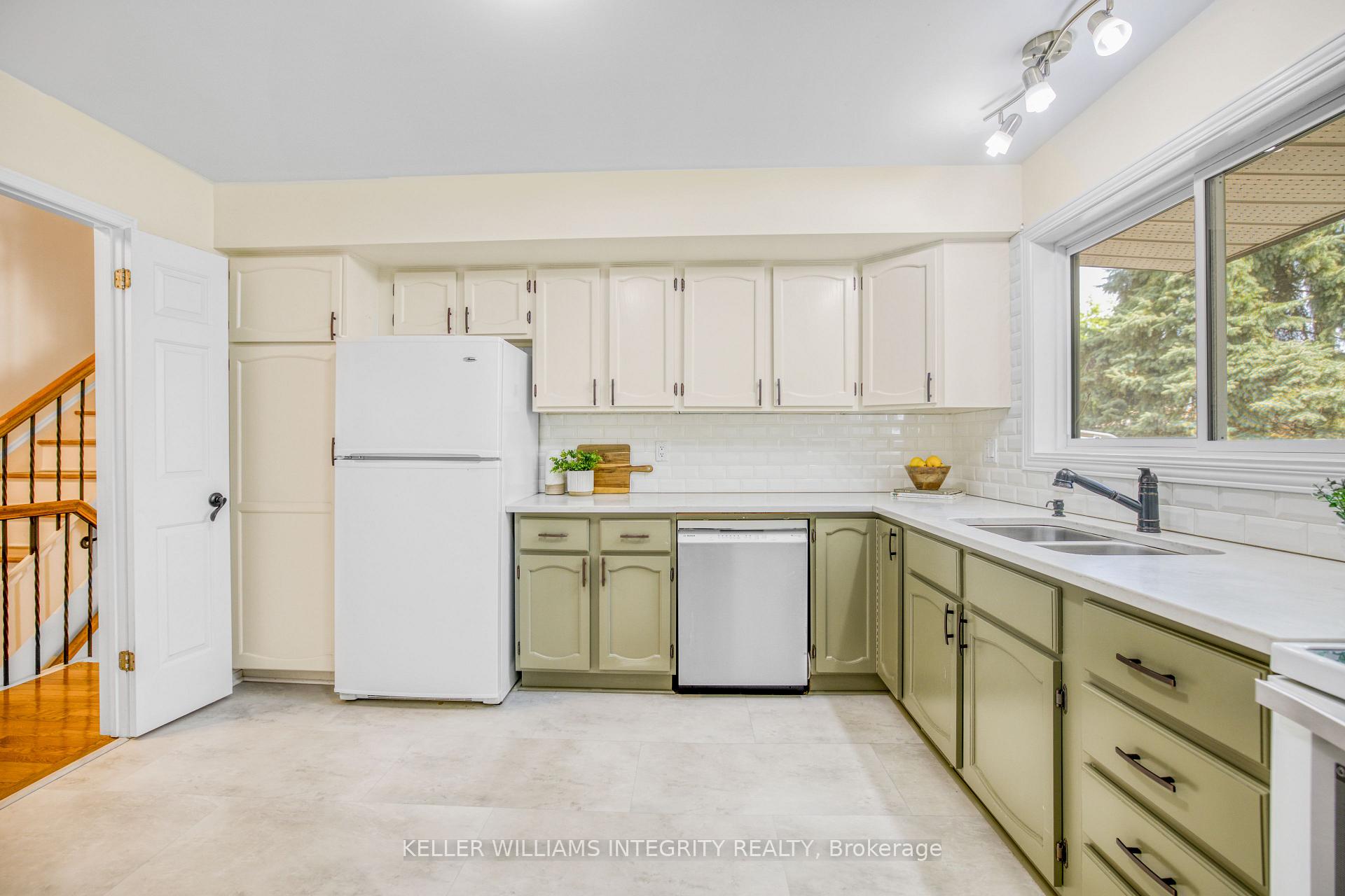 Photo 12 of 714 Mooneys Bay Place, Ottawa, Mooneys Bay/Riverside Park — HOMEH