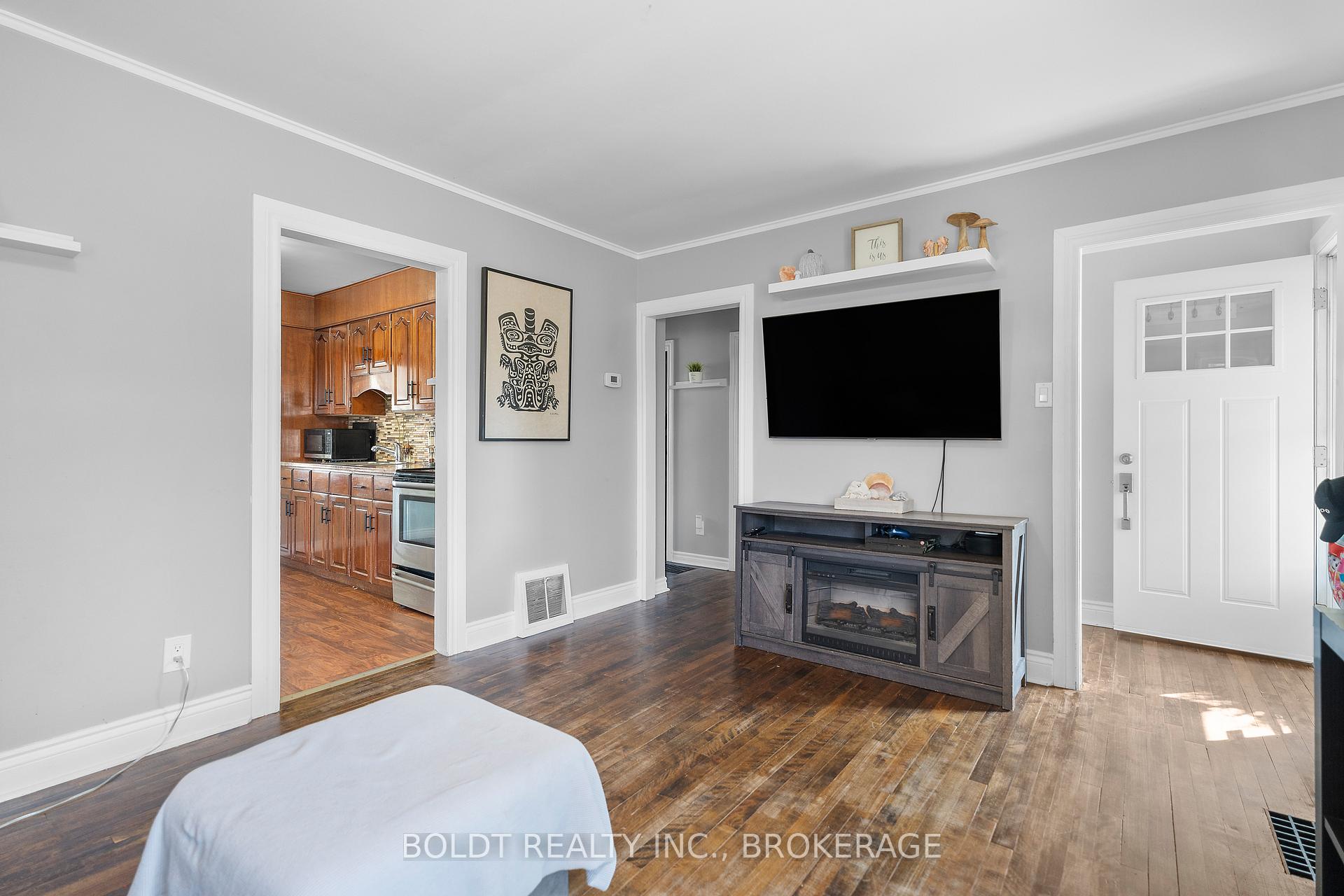 Photo 9 of 66 Whyte Avenue N, Thorold, Thorold Downtown — HOMEH