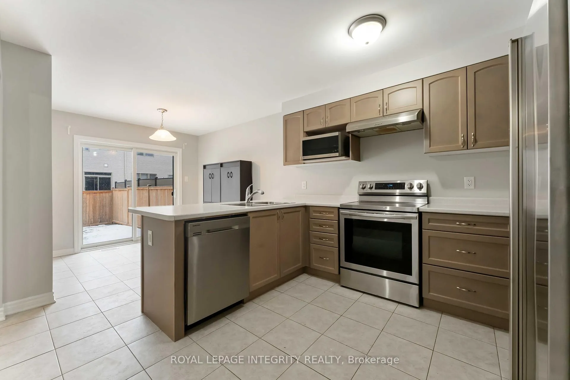Photo 10 of 408 Aphelion Crescent, Ottawa, Barrhaven - Half Moon Bay — HOMEH