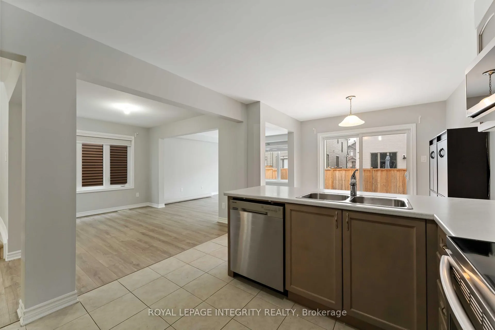 Photo 12 of 408 Aphelion Crescent, Ottawa, Barrhaven - Half Moon Bay — HOMEH