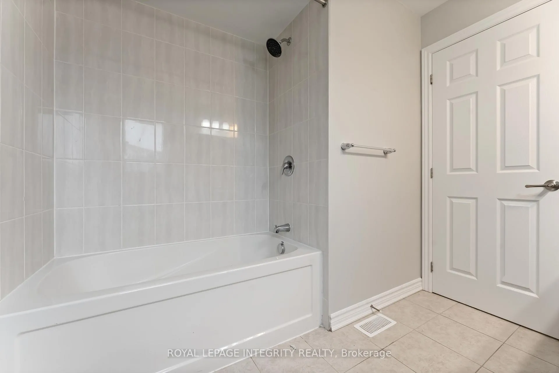 Photo 28 of 408 Aphelion Crescent, Ottawa, Barrhaven - Half Moon Bay — HOMEH