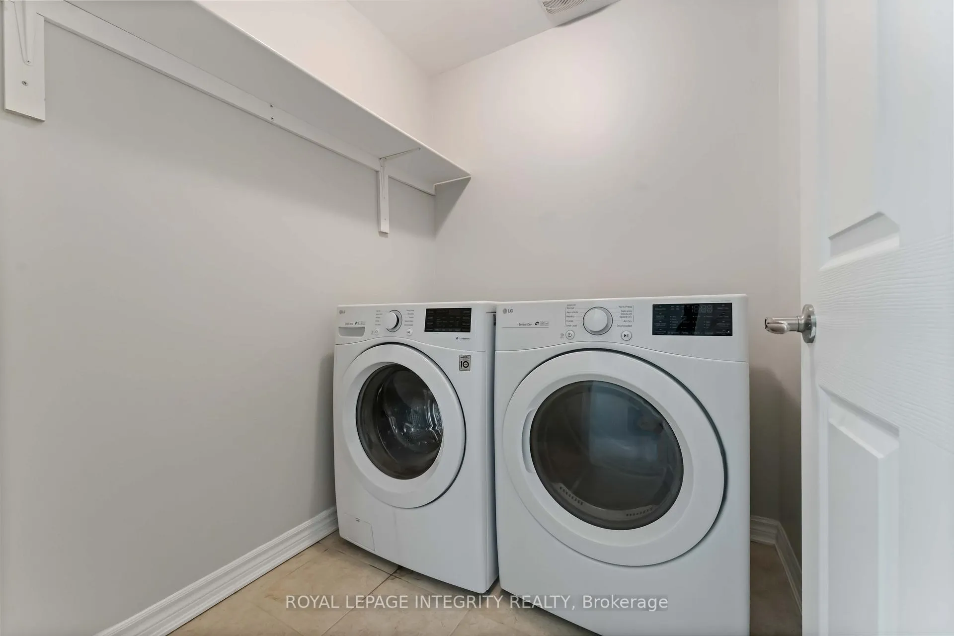 Photo 36 of 408 Aphelion Crescent, Ottawa, Barrhaven - Half Moon Bay — HOMEH