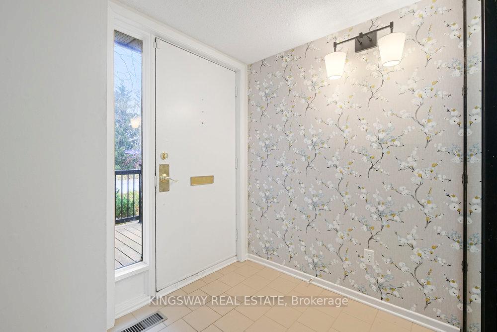 Photo 3 of 742 Mooney's Bay Place, Ottawa, Mooneys Bay/Riverside Park — HOMEH