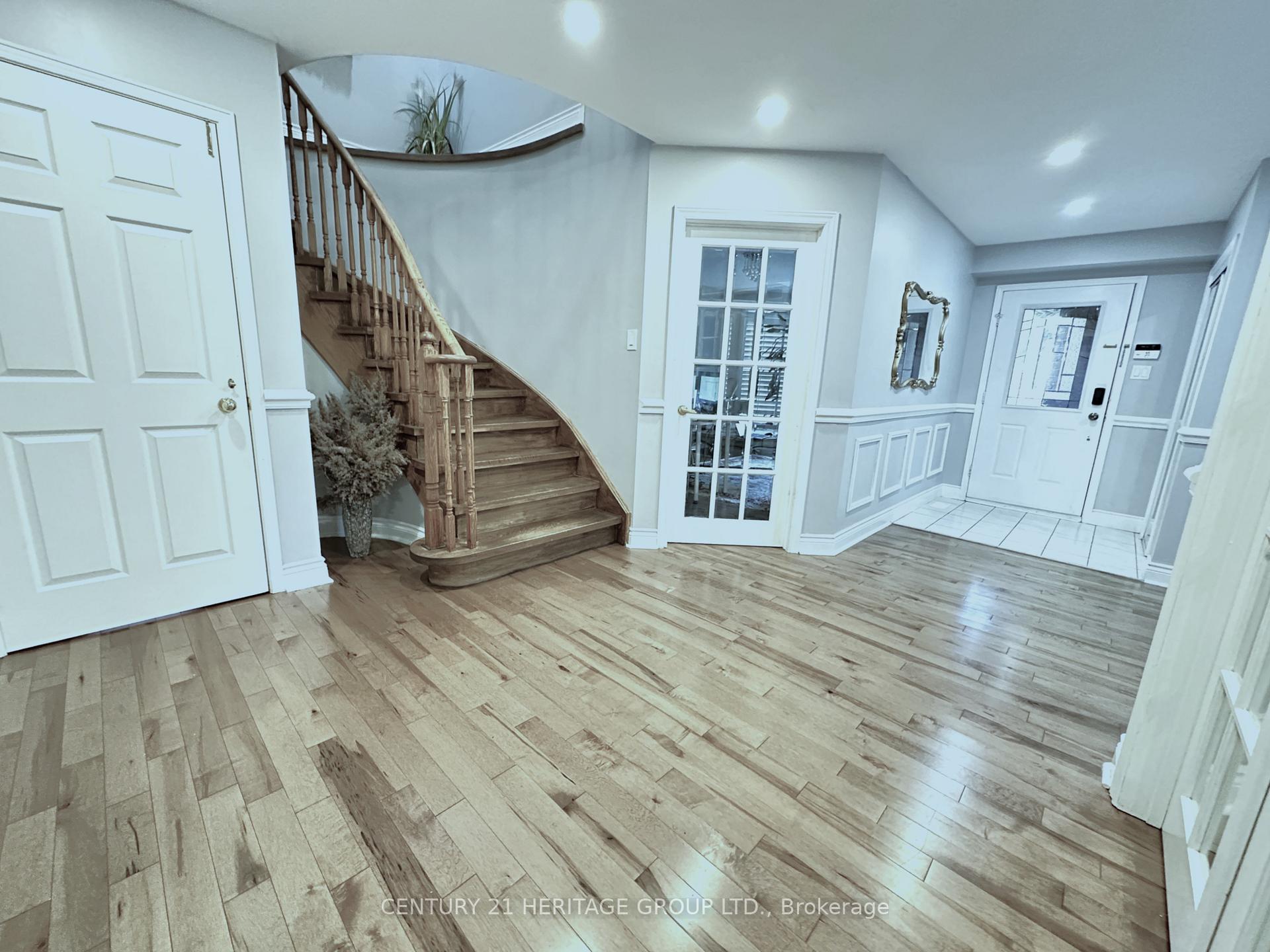 Photo 2 of 192 Covent Crescent, Aurora, Aurora Highlands — HOMEH