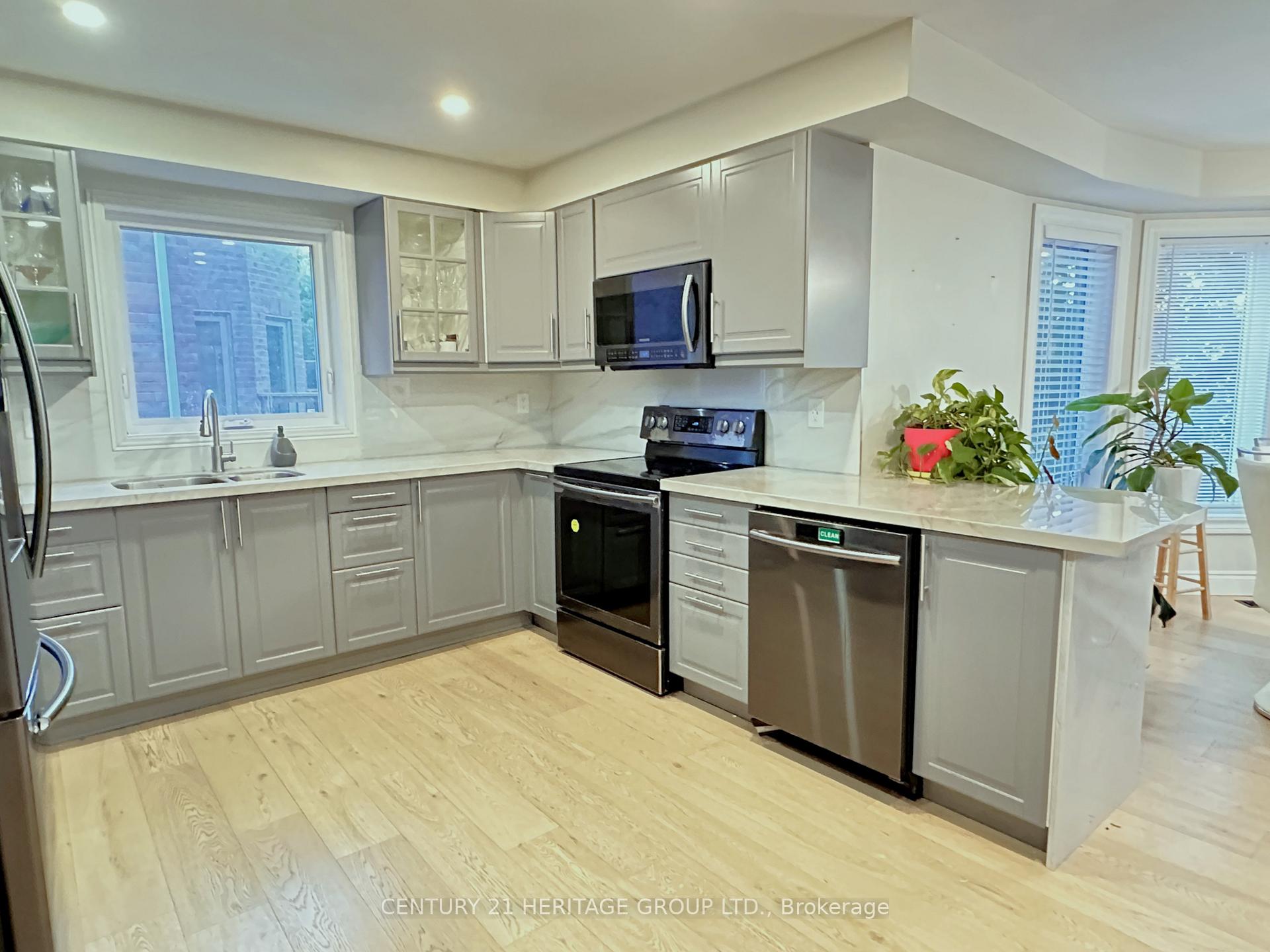 Photo 11 of 192 Covent Crescent, Aurora, Aurora Highlands — HOMEH