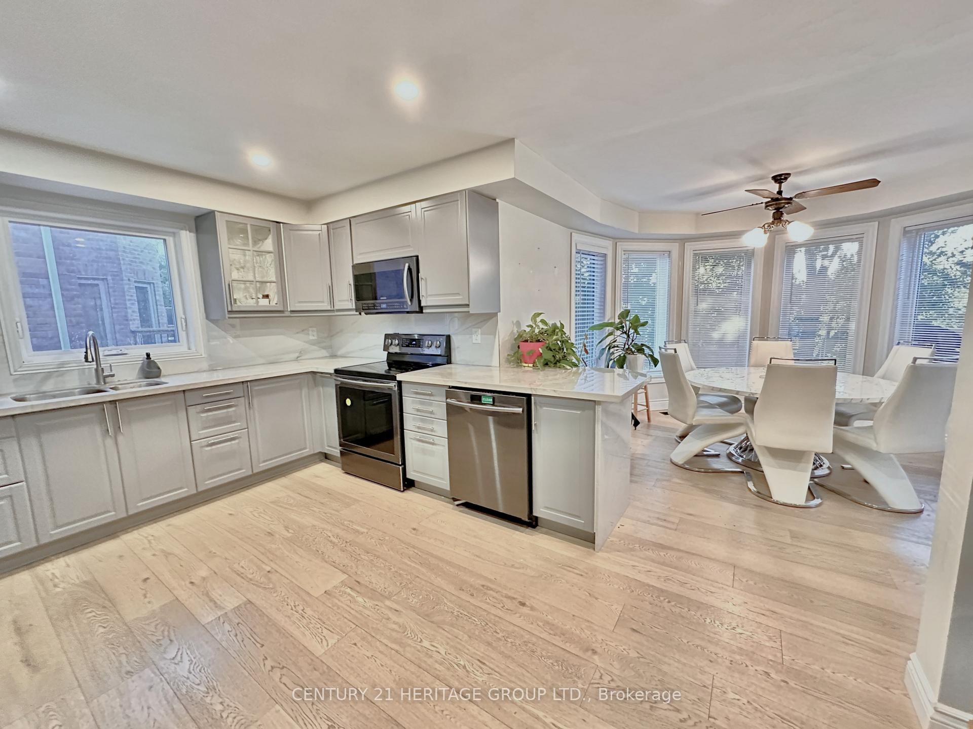Photo 7 of 192 Covent Crescent, Aurora, Aurora Highlands — HOMEH
