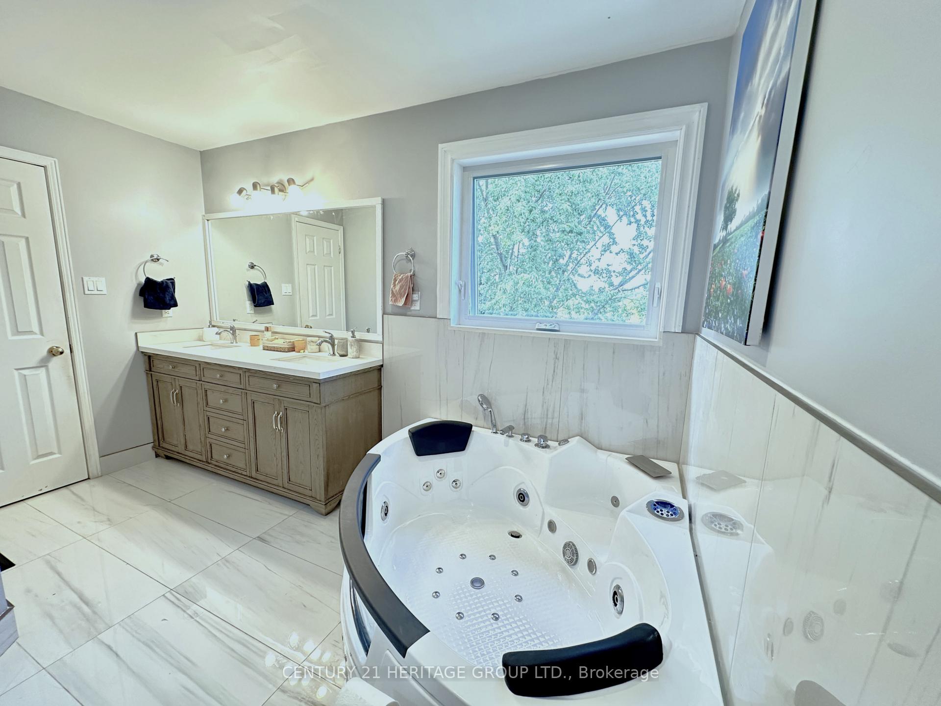 Photo 17 of 192 Covent Crescent, Aurora, Aurora Highlands — HOMEH