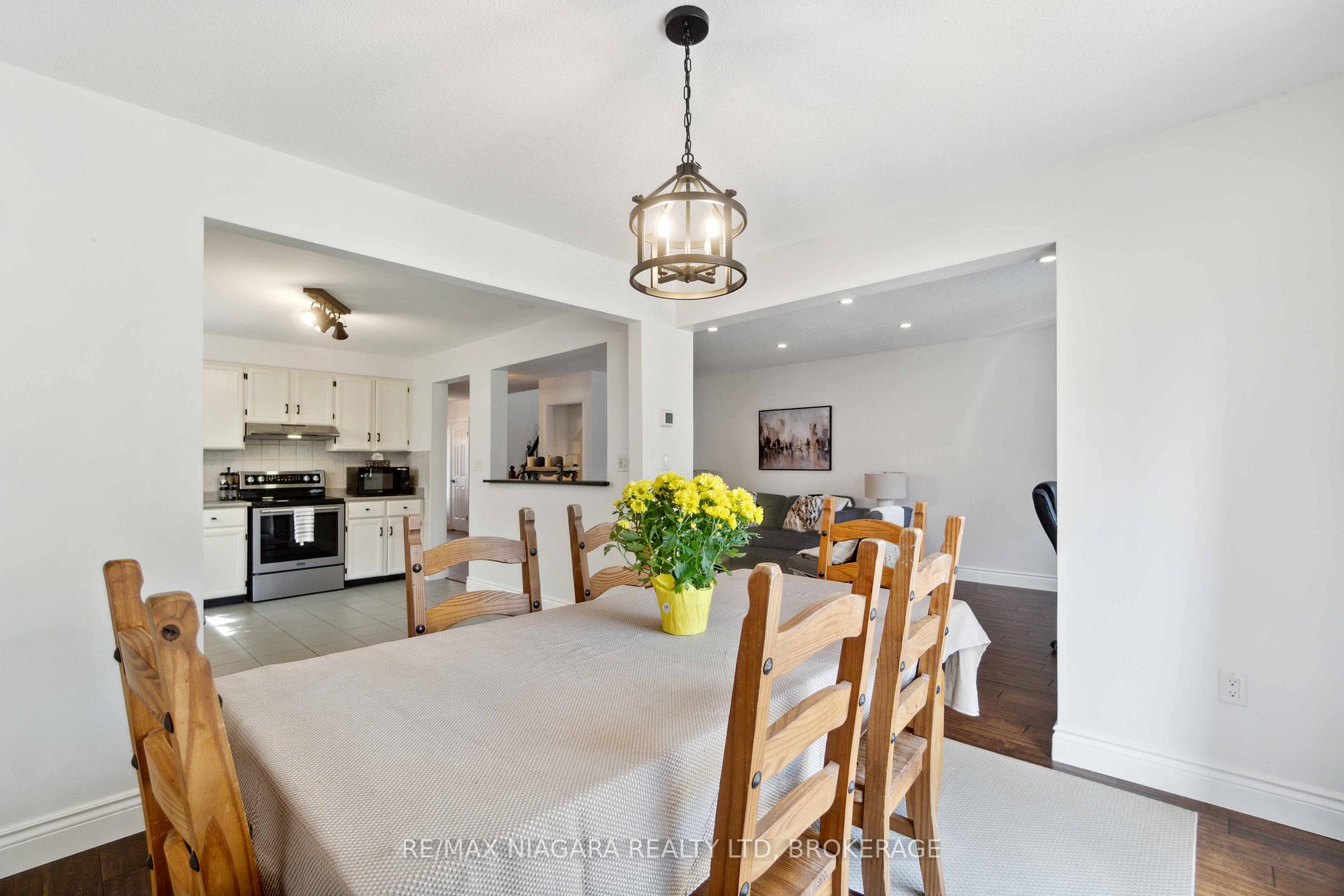 Photo 3 of 9 Culligan Crescent, Thorold, Confederation Heights — HOMEH