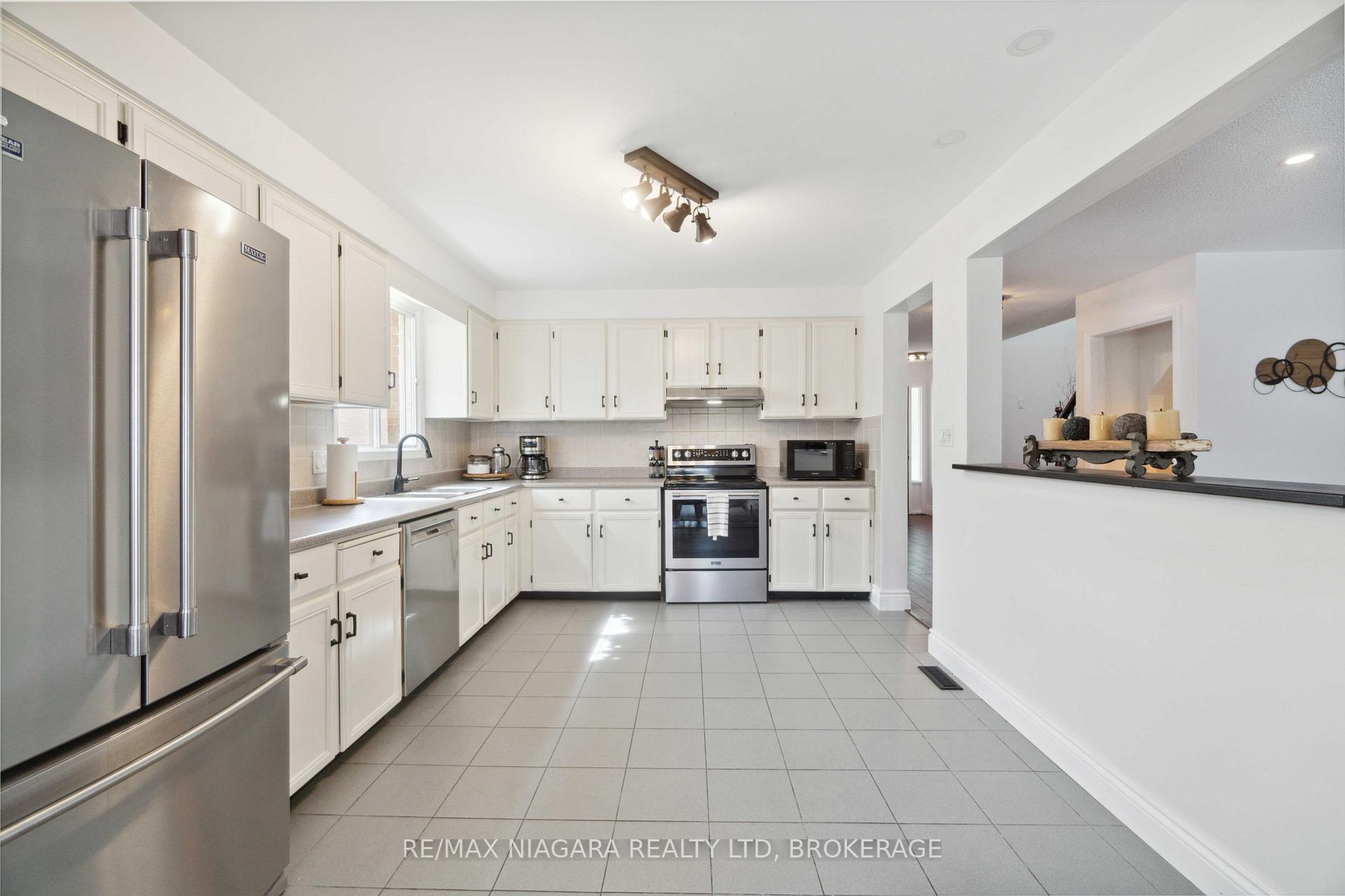 Photo 5 of 9 Culligan Crescent, Thorold, Confederation Heights — HOMEH