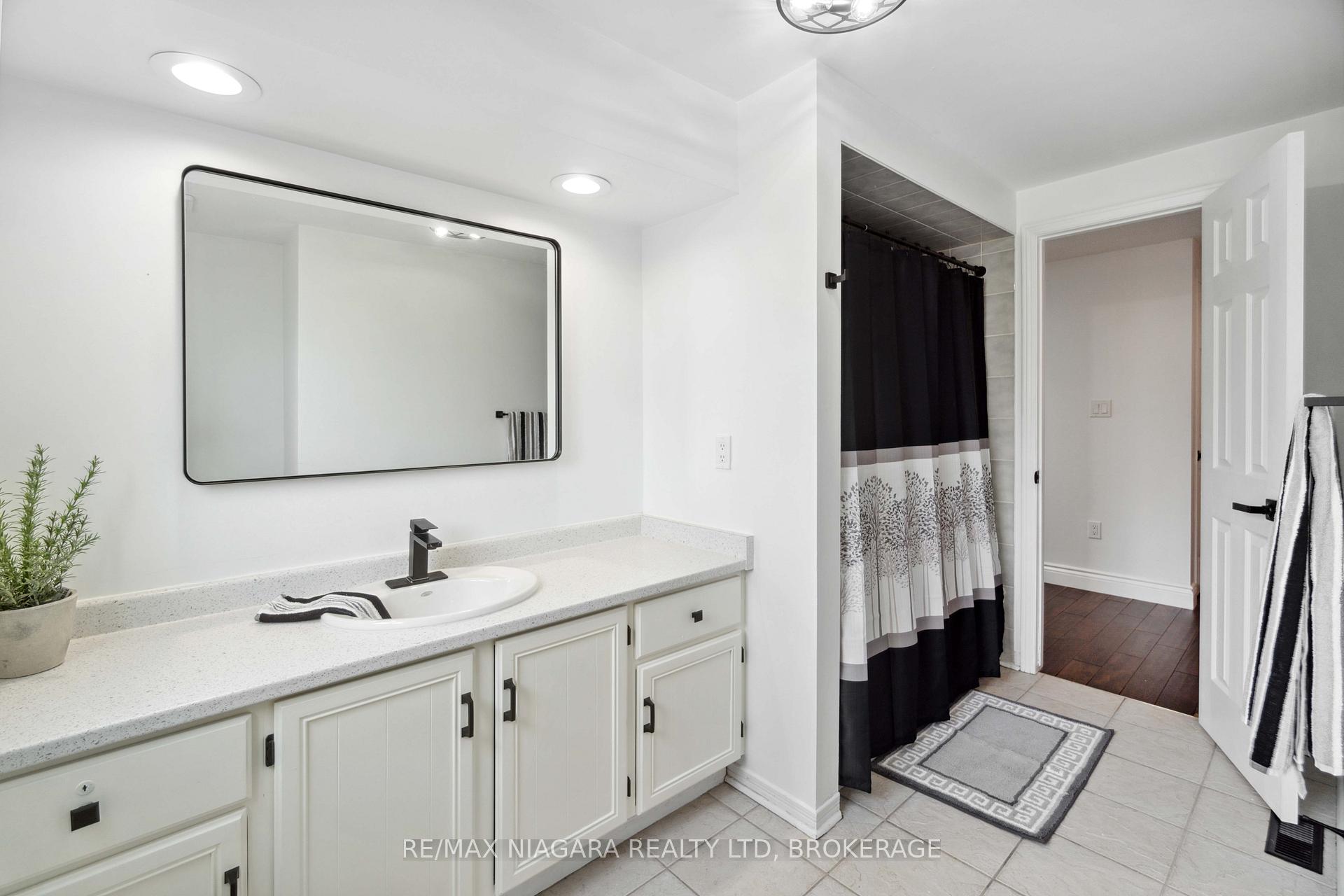 Photo 11 of 9 Culligan Crescent, Thorold, Confederation Heights — HOMEH