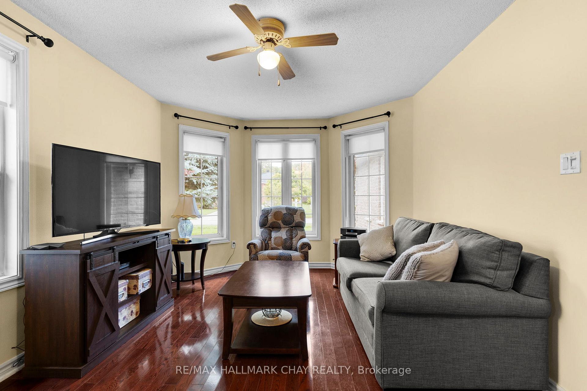 Photo 4 of 91 Ruffet Drive, Barrie, Edgehill Drive — HOMEH