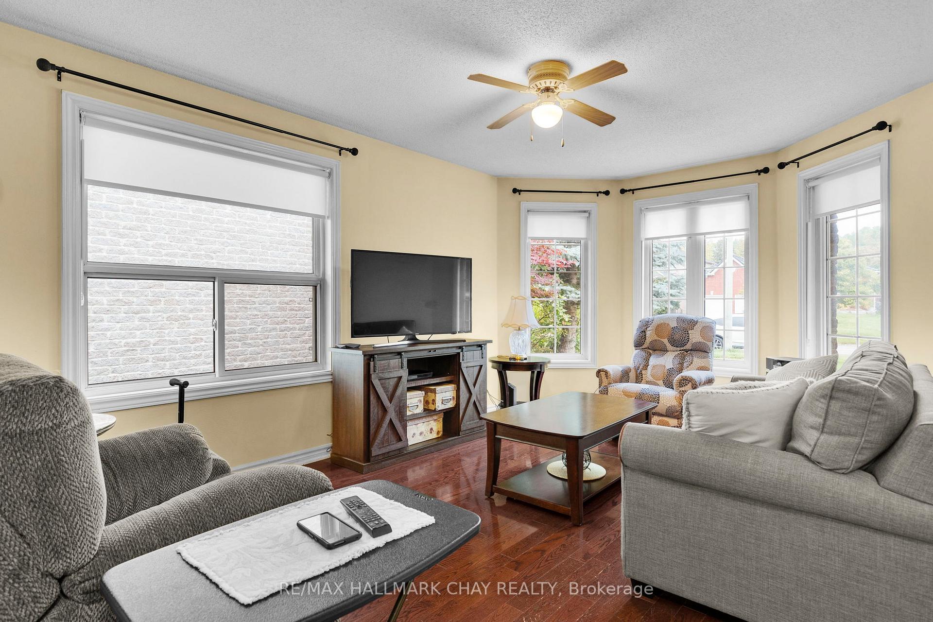 Photo 2 of 91 Ruffet Drive, Barrie, Edgehill Drive — HOMEH