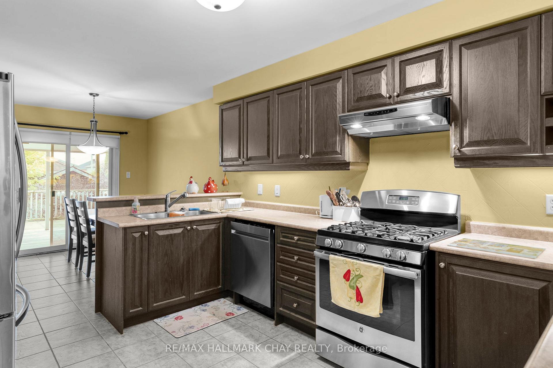 Photo 8 of 91 Ruffet Drive, Barrie, Edgehill Drive — HOMEH