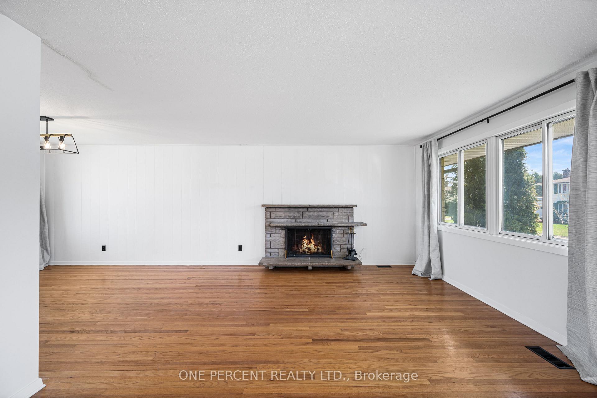 Photo 5 of 2617 Hobson Road, Ottawa, Mooneys Bay/Riverside Park — HOMEH