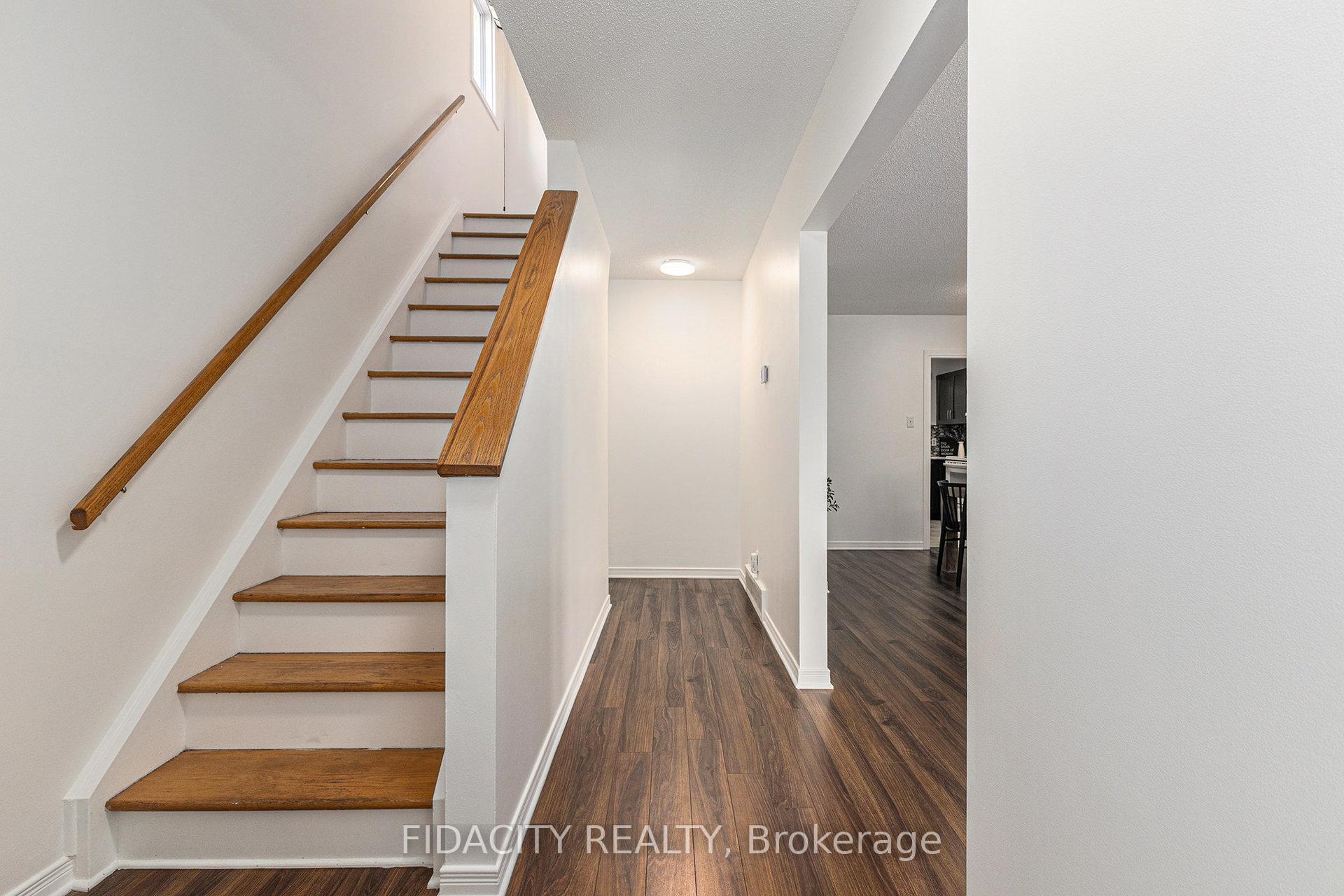 Photo 4 of 35 Cymbeline Drive, Ottawa, Westcliffe Estates — HOMEH