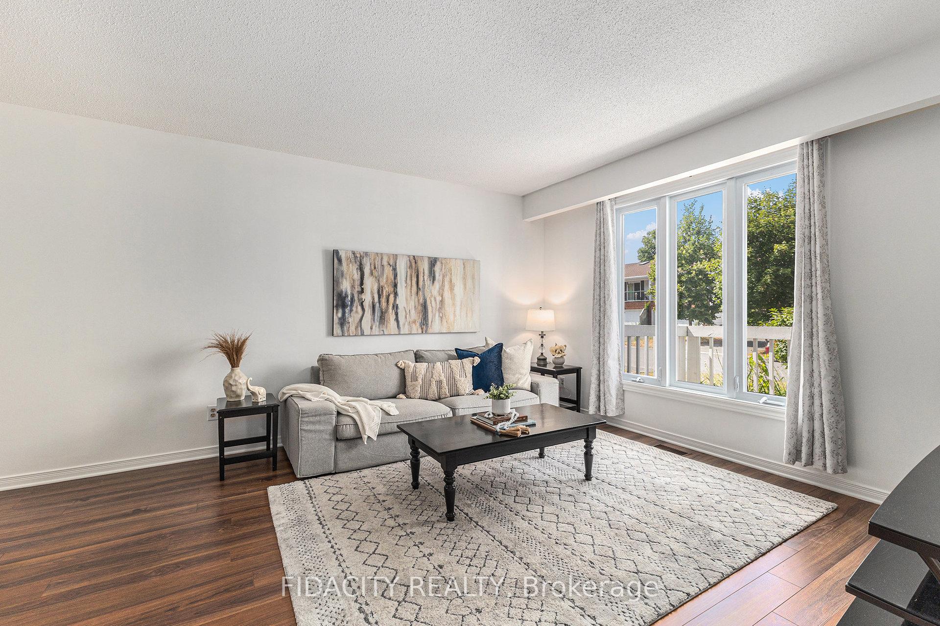 Photo 3 of 35 Cymbeline Drive, Ottawa, Westcliffe Estates — HOMEH