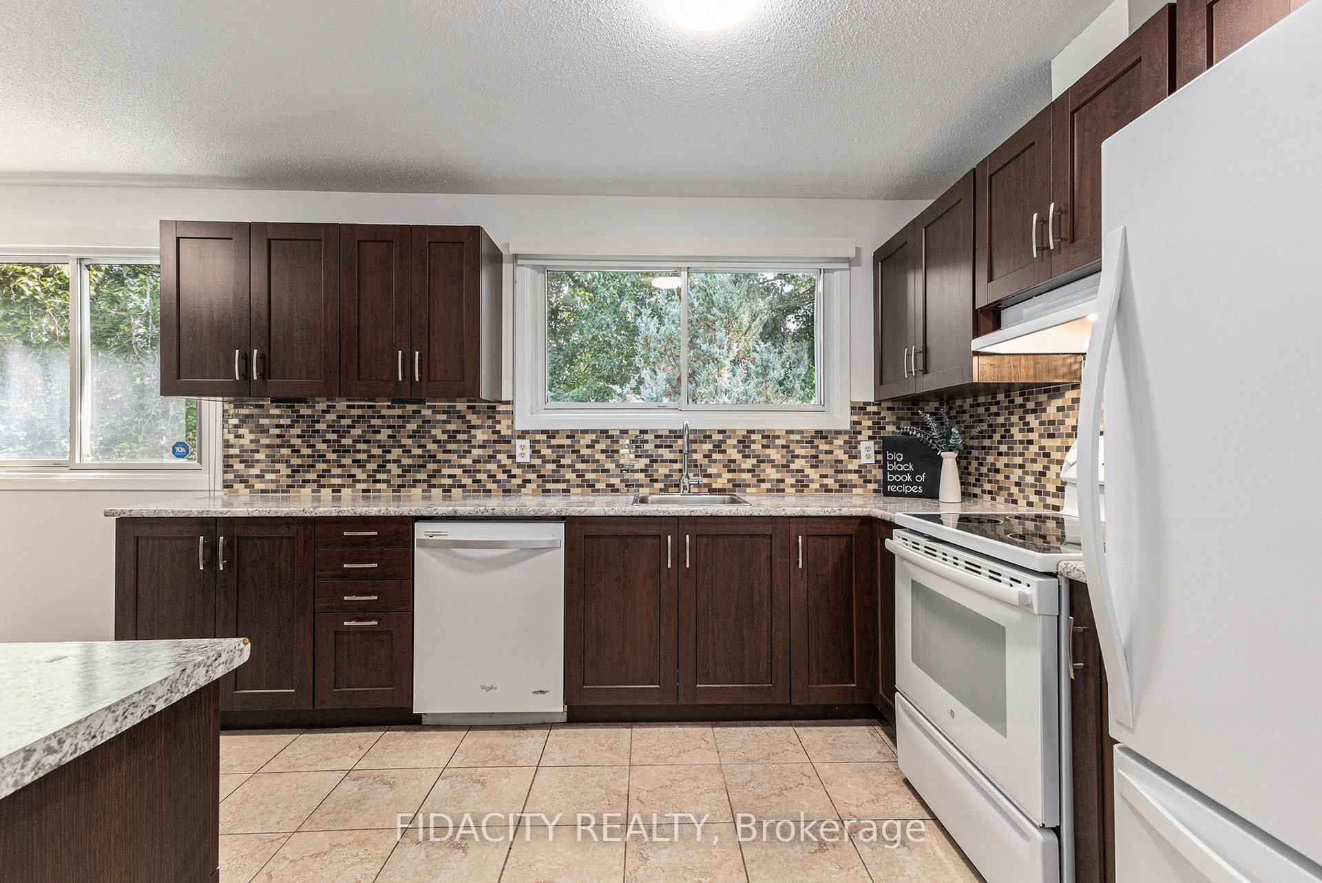 Photo 9 of 35 Cymbeline Drive, Ottawa, Westcliffe Estates — HOMEH
