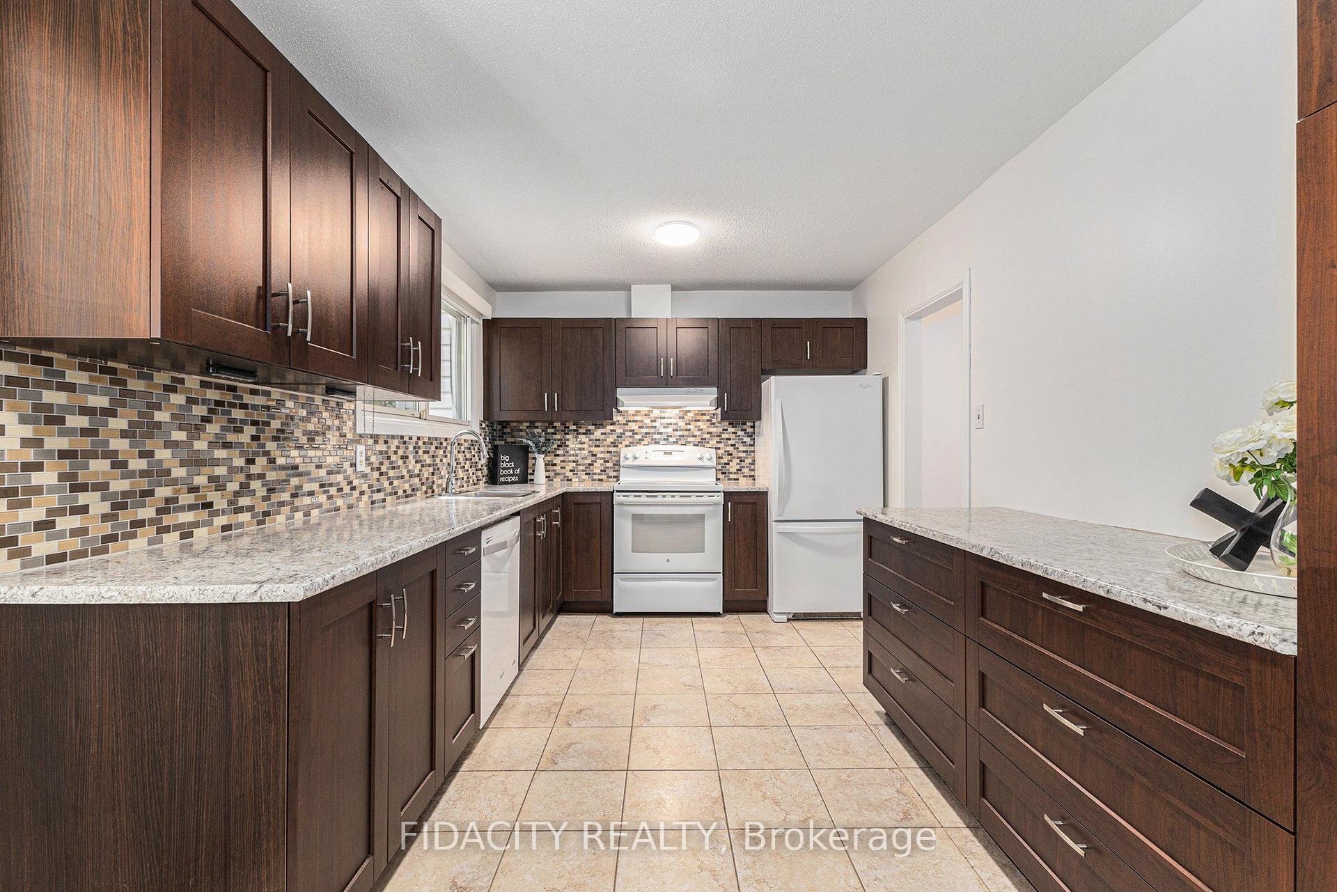 Photo 11 of 35 Cymbeline Drive, Ottawa, Westcliffe Estates — HOMEH