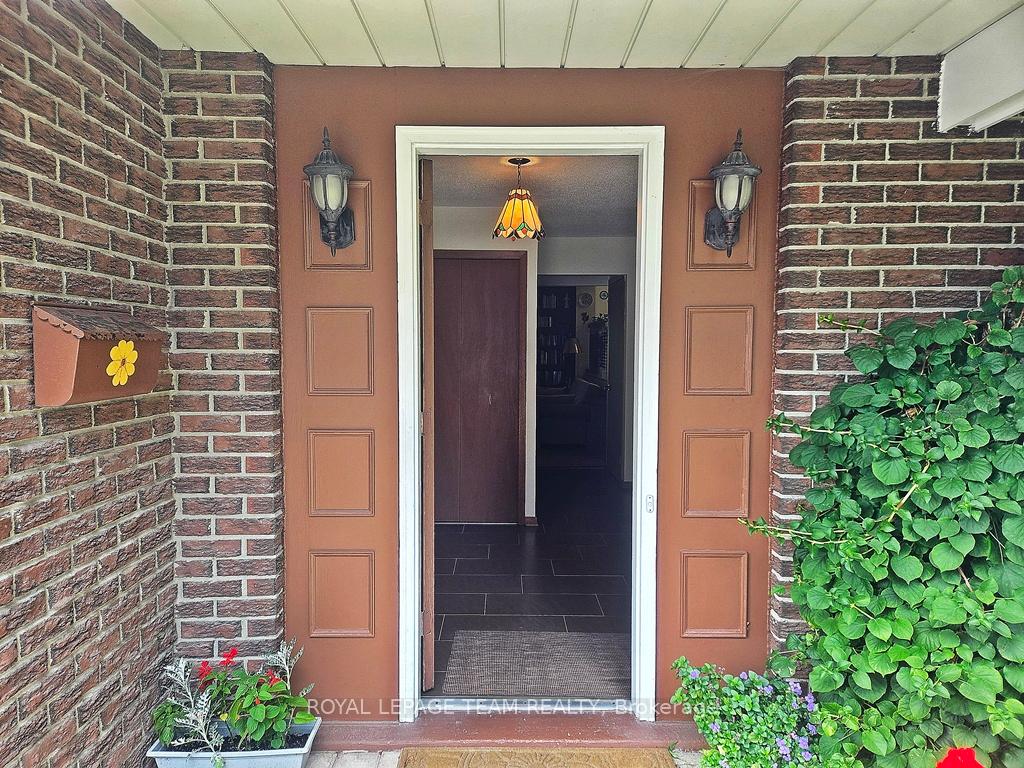 Photo 28 of 18 Diceman Crescent, Ottawa, Blackburn Hamlet — HOMEH
