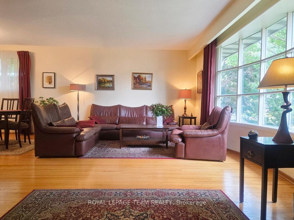 Photo 14 of 18 Diceman Crescent, Ottawa, Blackburn Hamlet — HOMEH