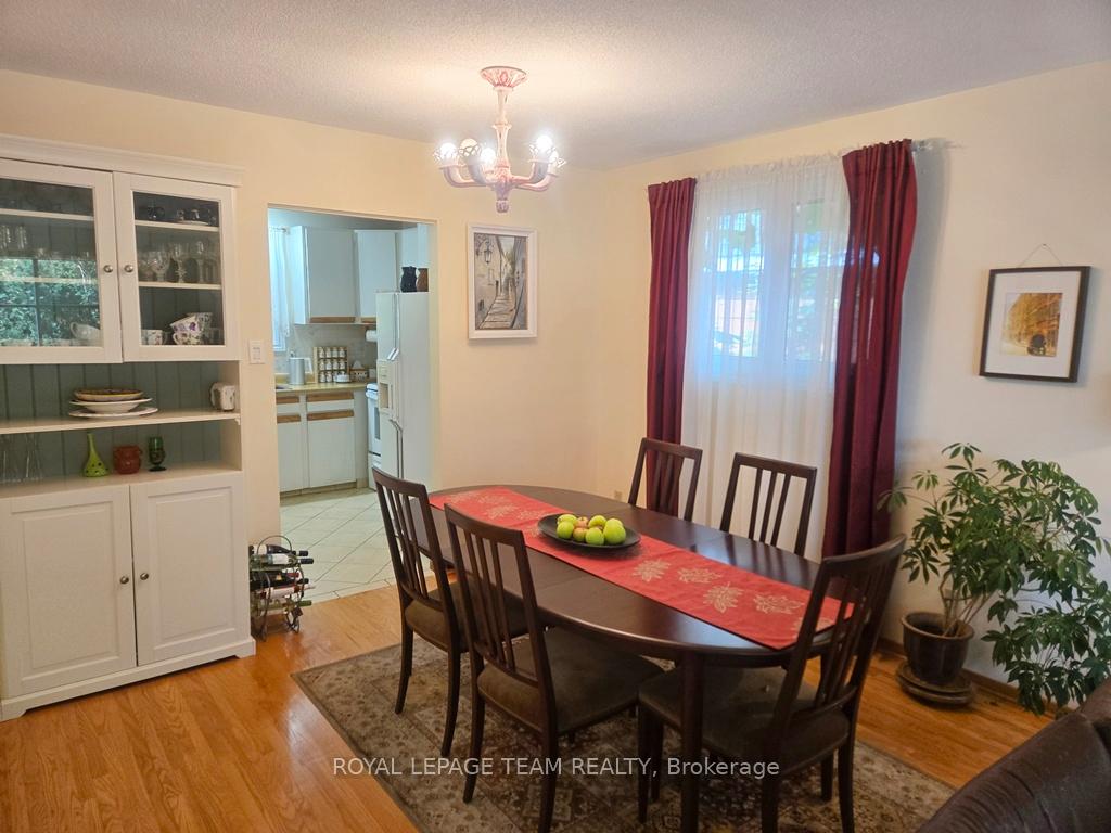 Photo 5 of 18 Diceman Crescent, Ottawa, Blackburn Hamlet — HOMEH
