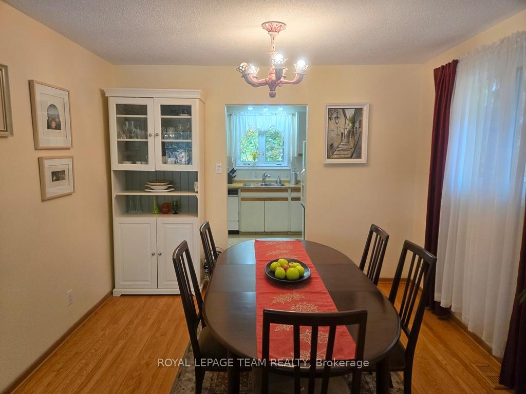 Photo 6 of 18 Diceman Crescent, Ottawa, Blackburn Hamlet — HOMEH
