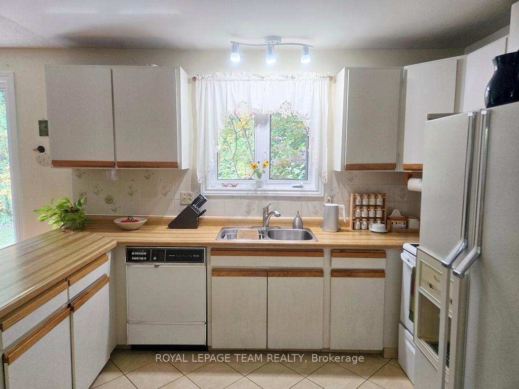 Photo 8 of 18 Diceman Crescent, Ottawa, Blackburn Hamlet — HOMEH