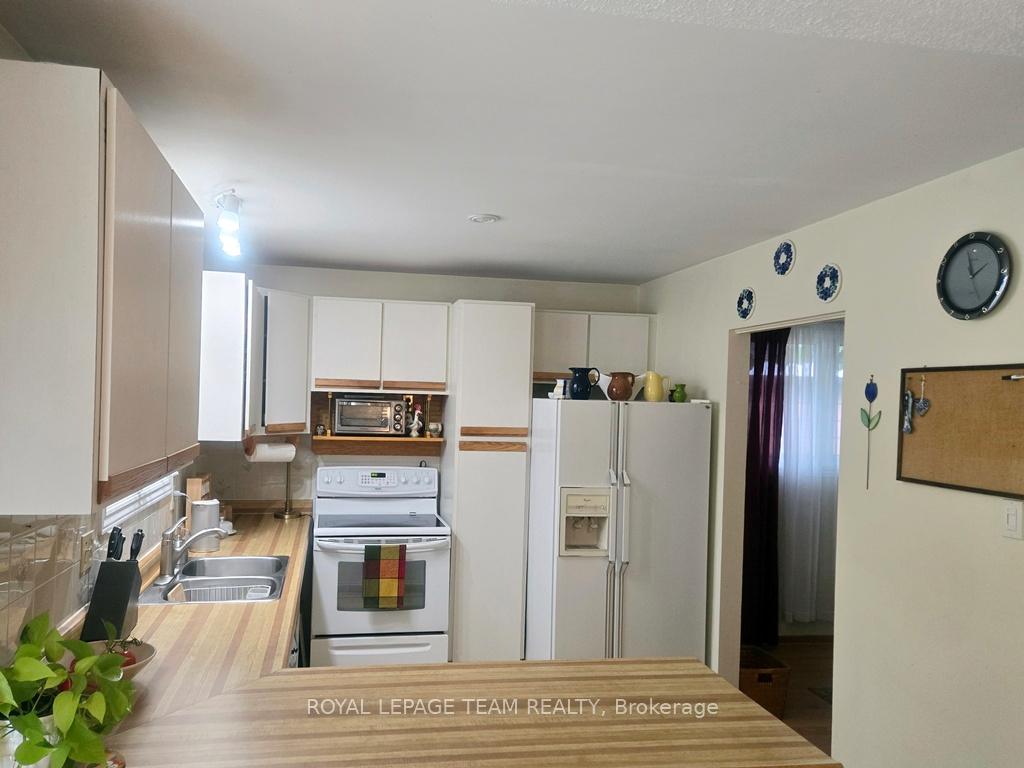 Photo 7 of 18 Diceman Crescent, Ottawa, Blackburn Hamlet — HOMEH