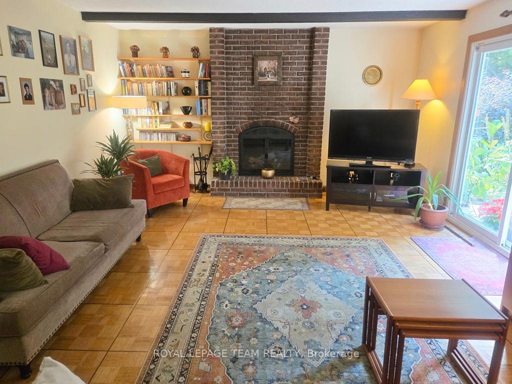 Photo 15 of 18 Diceman Crescent, Ottawa, Blackburn Hamlet — HOMEH