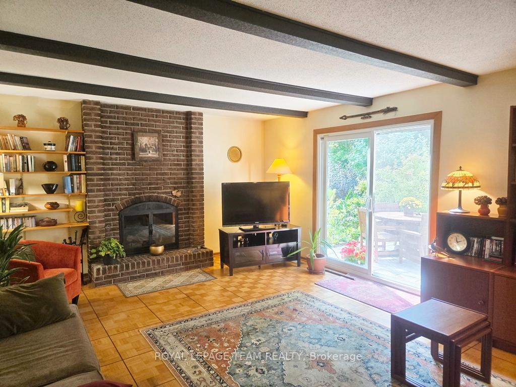 Photo 12 of 18 Diceman Crescent, Ottawa, Blackburn Hamlet — HOMEH