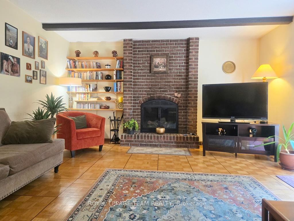 Photo 13 of 18 Diceman Crescent, Ottawa, Blackburn Hamlet — HOMEH