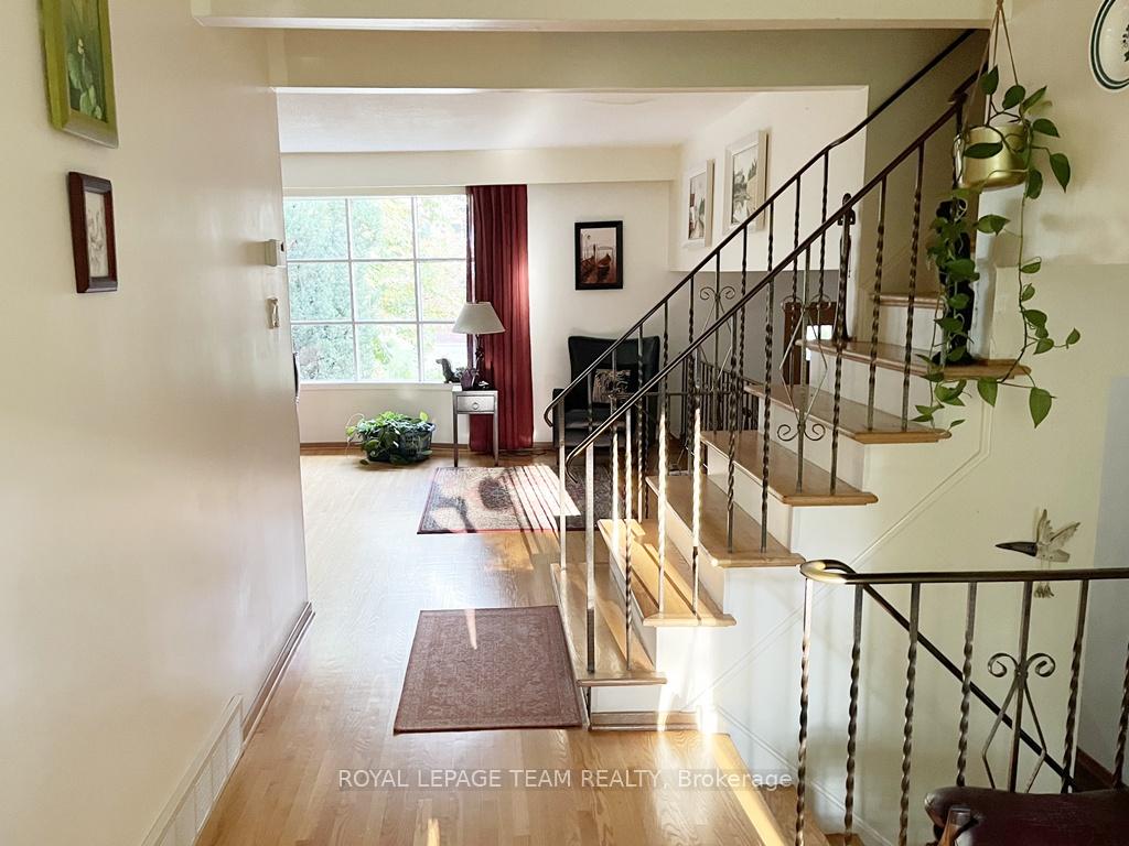 Photo 17 of 18 Diceman Crescent, Ottawa, Blackburn Hamlet — HOMEH