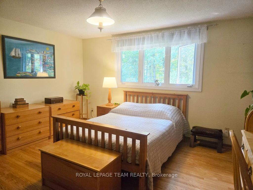 Photo 19 of 18 Diceman Crescent, Ottawa, Blackburn Hamlet — HOMEH