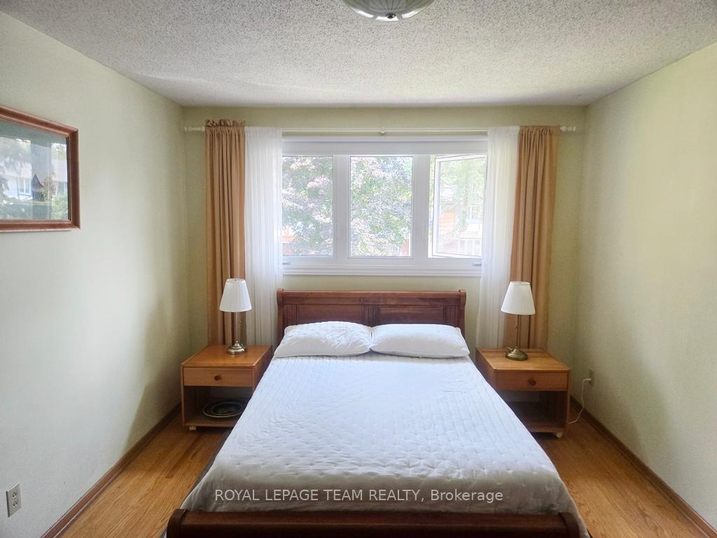 Photo 16 of 18 Diceman Crescent, Ottawa, Blackburn Hamlet — HOMEH