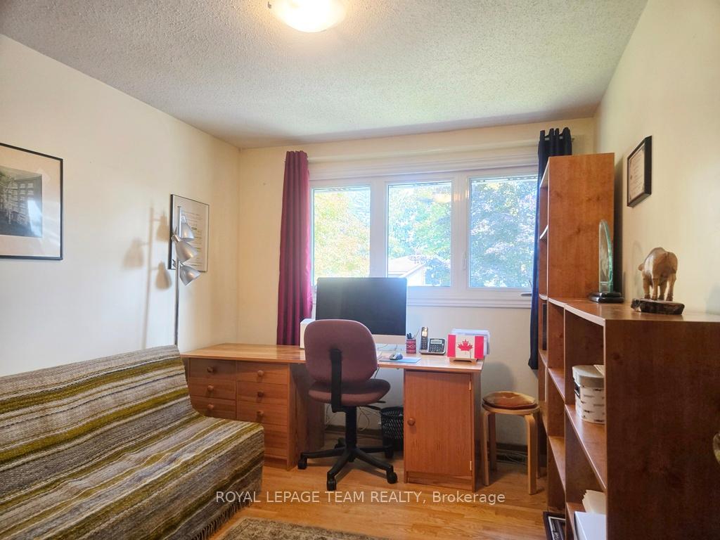 Photo 24 of 18 Diceman Crescent, Ottawa, Blackburn Hamlet — HOMEH