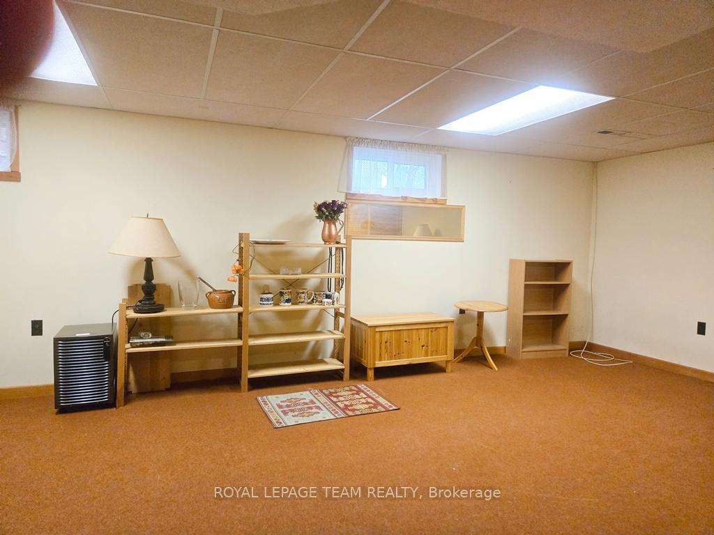 Photo 20 of 18 Diceman Crescent, Ottawa, Blackburn Hamlet — HOMEH