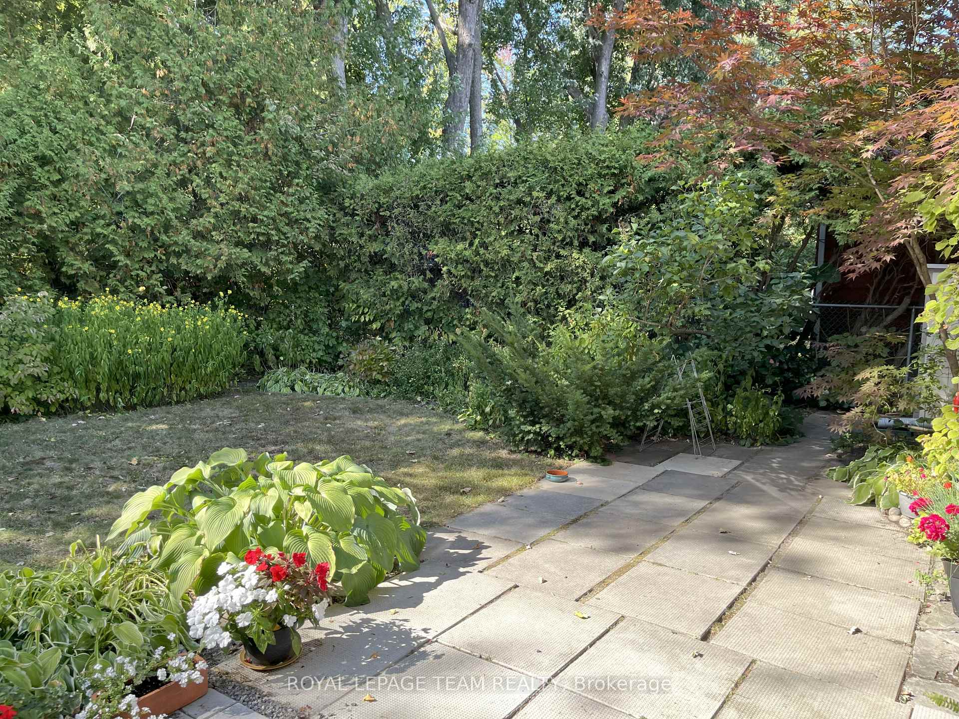 Photo 22 of 18 Diceman Crescent, Ottawa, Blackburn Hamlet — HOMEH