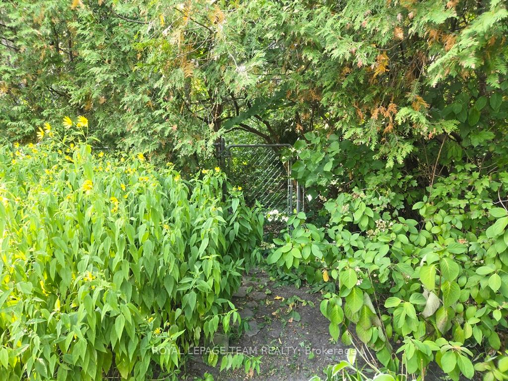 Photo 26 of 18 Diceman Crescent, Ottawa, Blackburn Hamlet — HOMEH