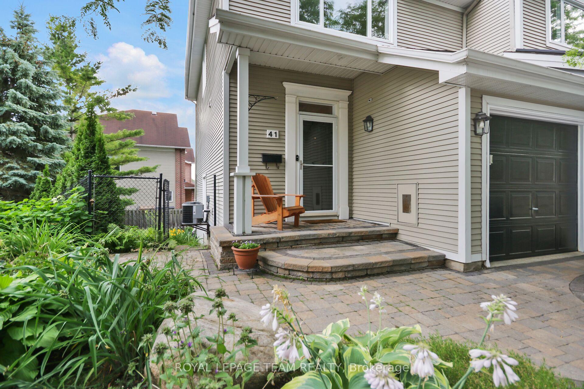 Photo 3 of 41 Maxton Private, Ottawa, Beacon Hill South — HOMEH