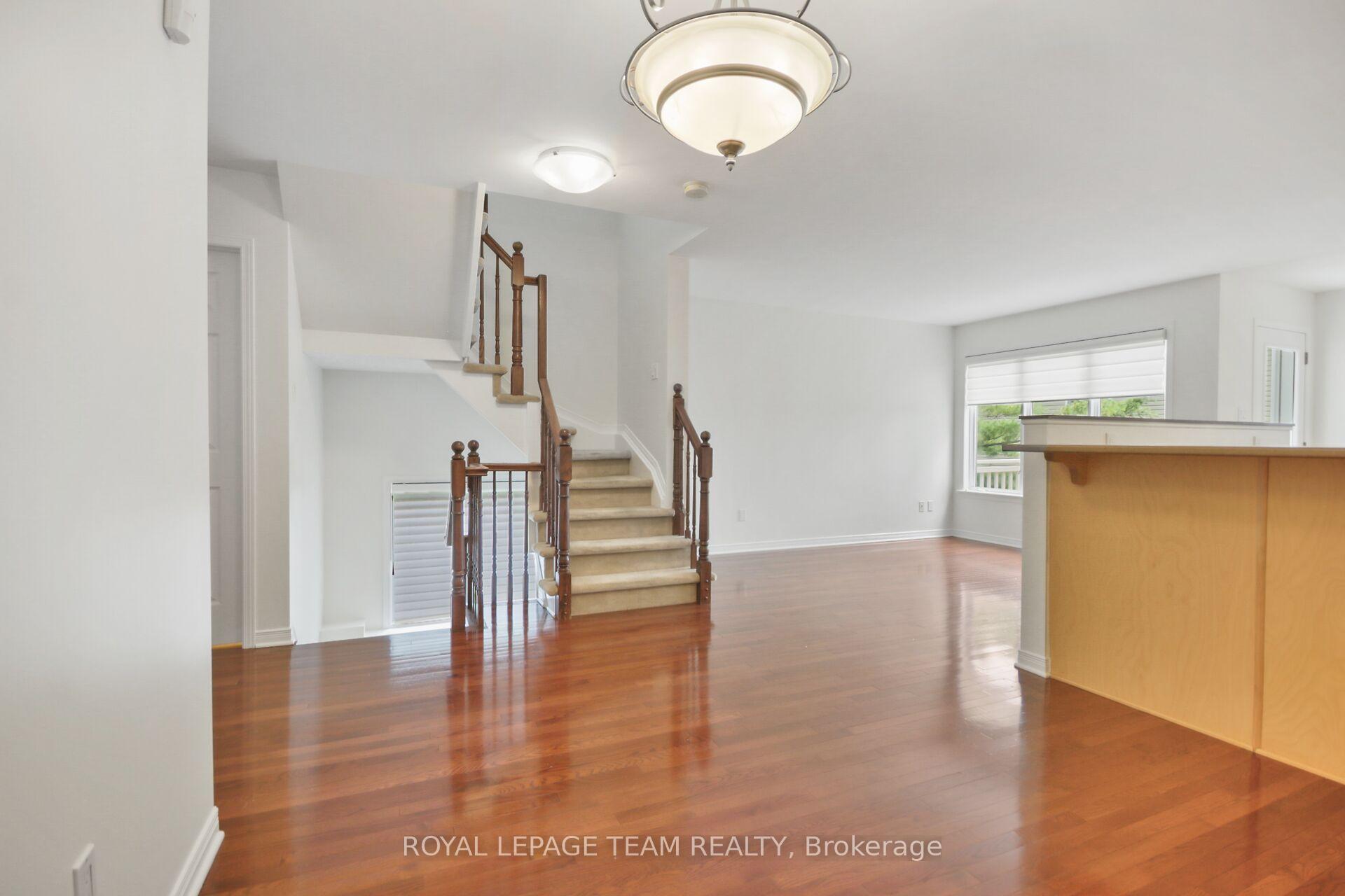Photo 4 of 41 Maxton Private, Ottawa, Beacon Hill South — HOMEH