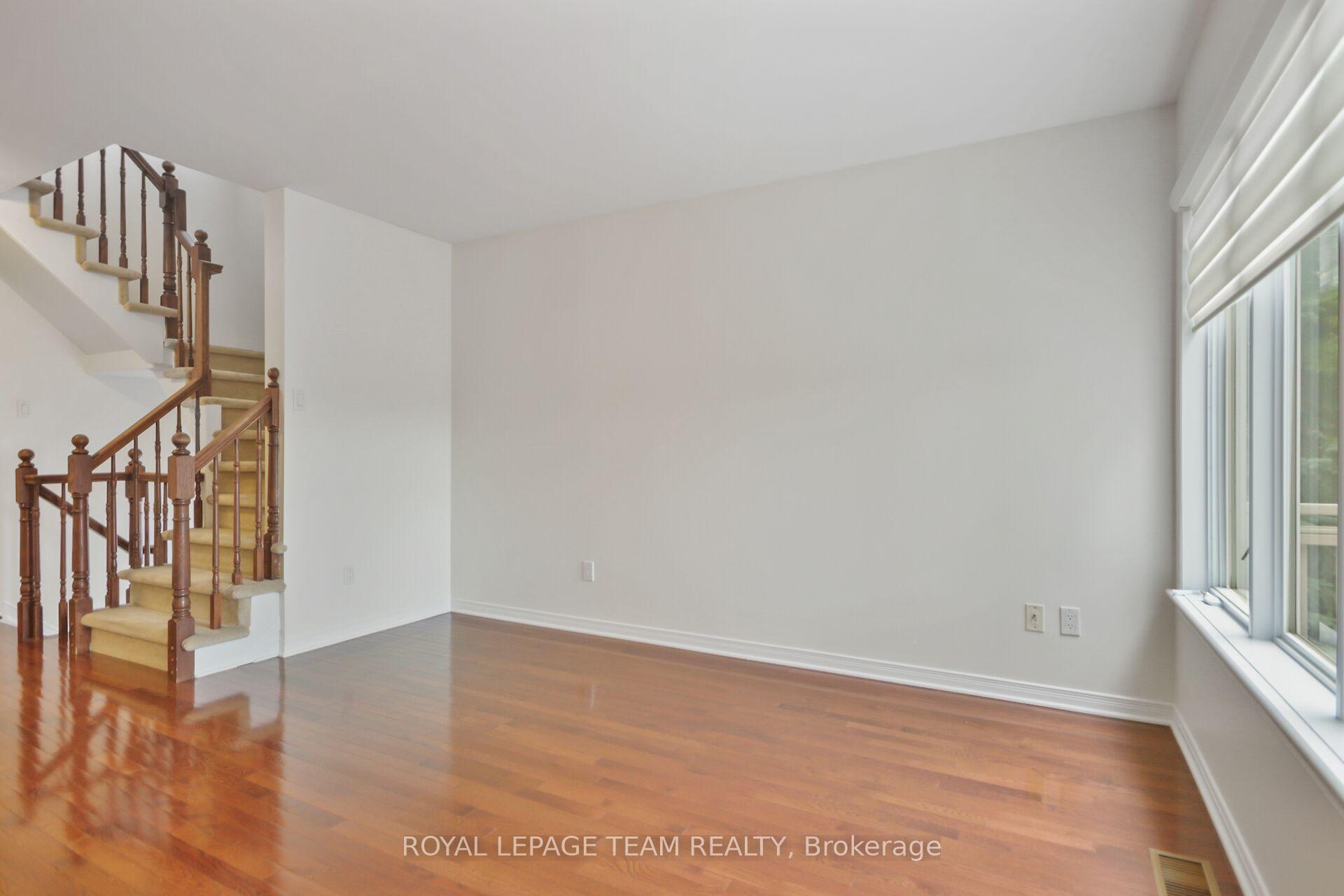 Photo 15 of 41 Maxton Private, Ottawa, Beacon Hill South — HOMEH
