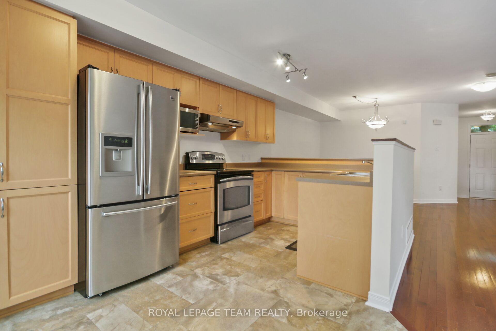 Photo 10 of 41 Maxton Private, Ottawa, Beacon Hill South — HOMEH