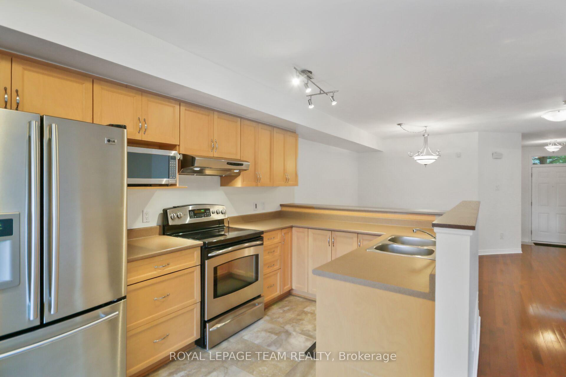Photo 9 of 41 Maxton Private, Ottawa, Beacon Hill South — HOMEH