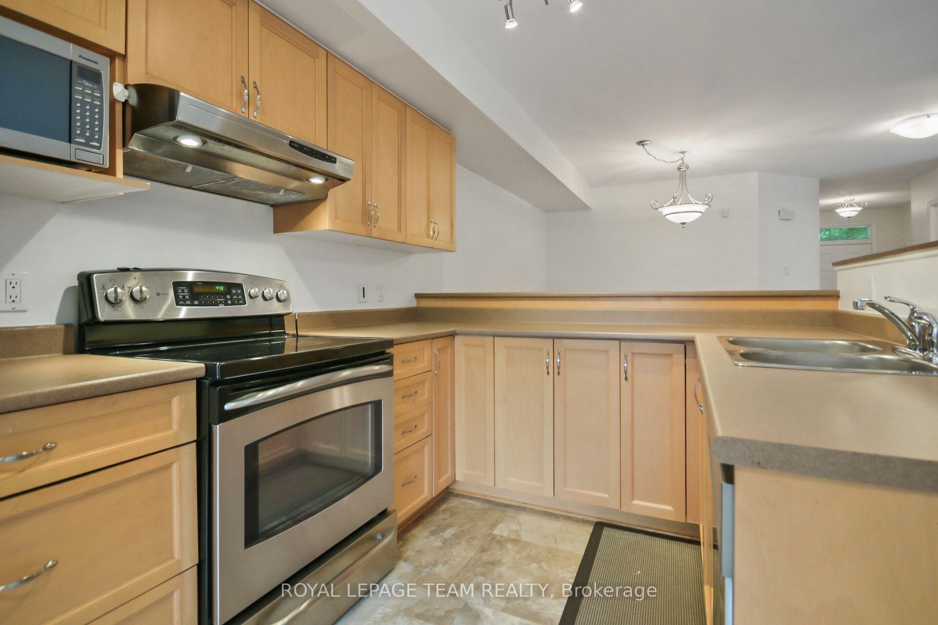 Photo 12 of 41 Maxton Private, Ottawa, Beacon Hill South — HOMEH