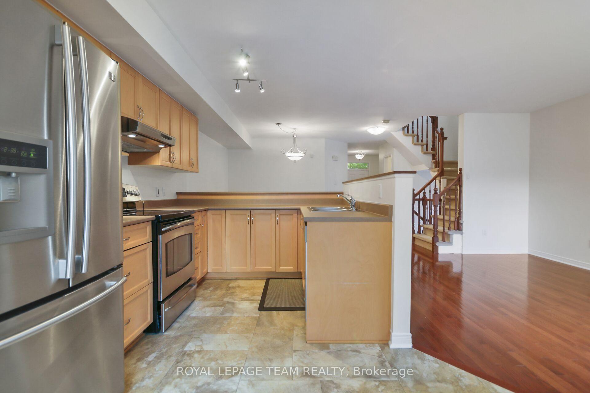Photo 11 of 41 Maxton Private, Ottawa, Beacon Hill South — HOMEH