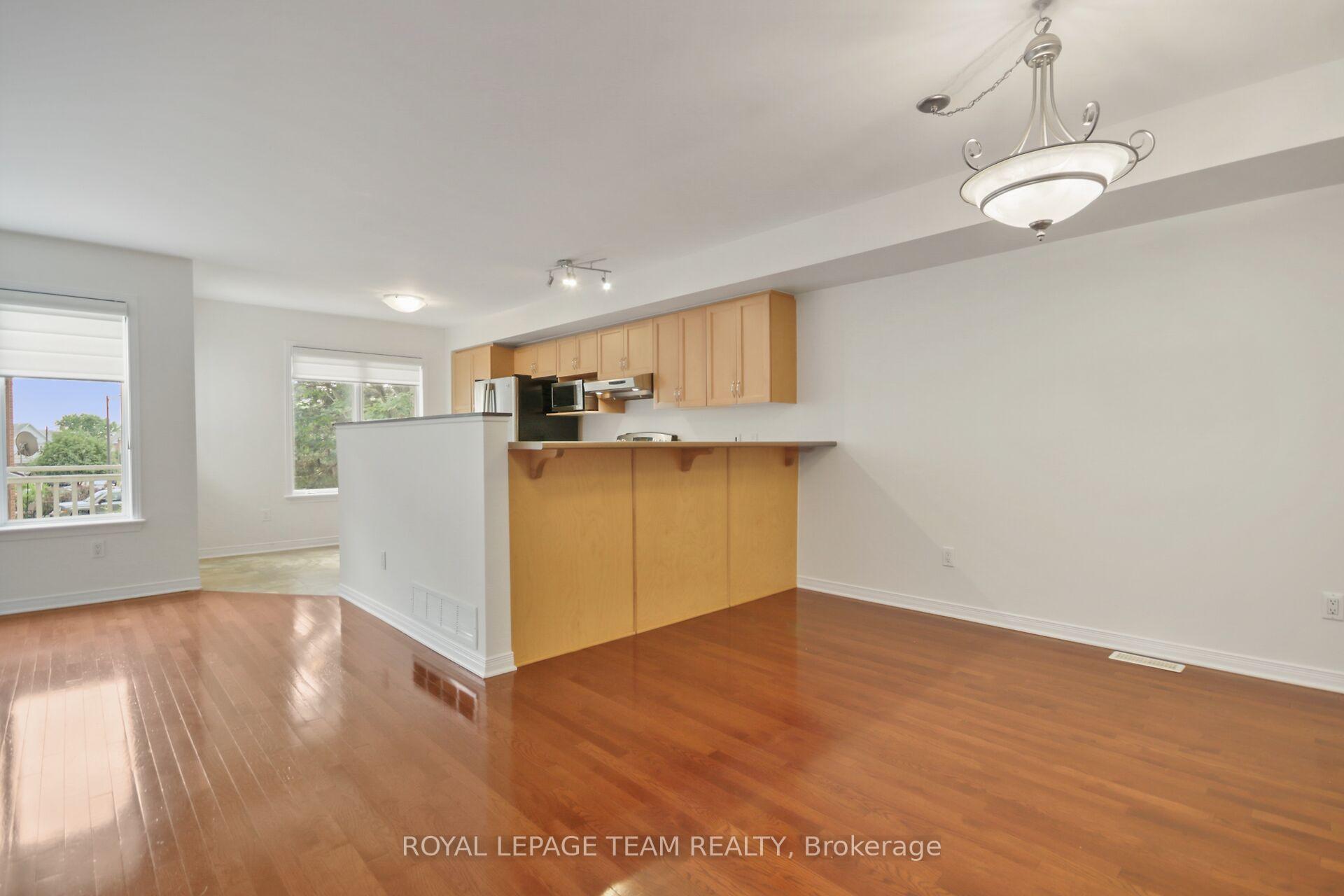 Photo 14 of 41 Maxton Private, Ottawa, Beacon Hill South — HOMEH