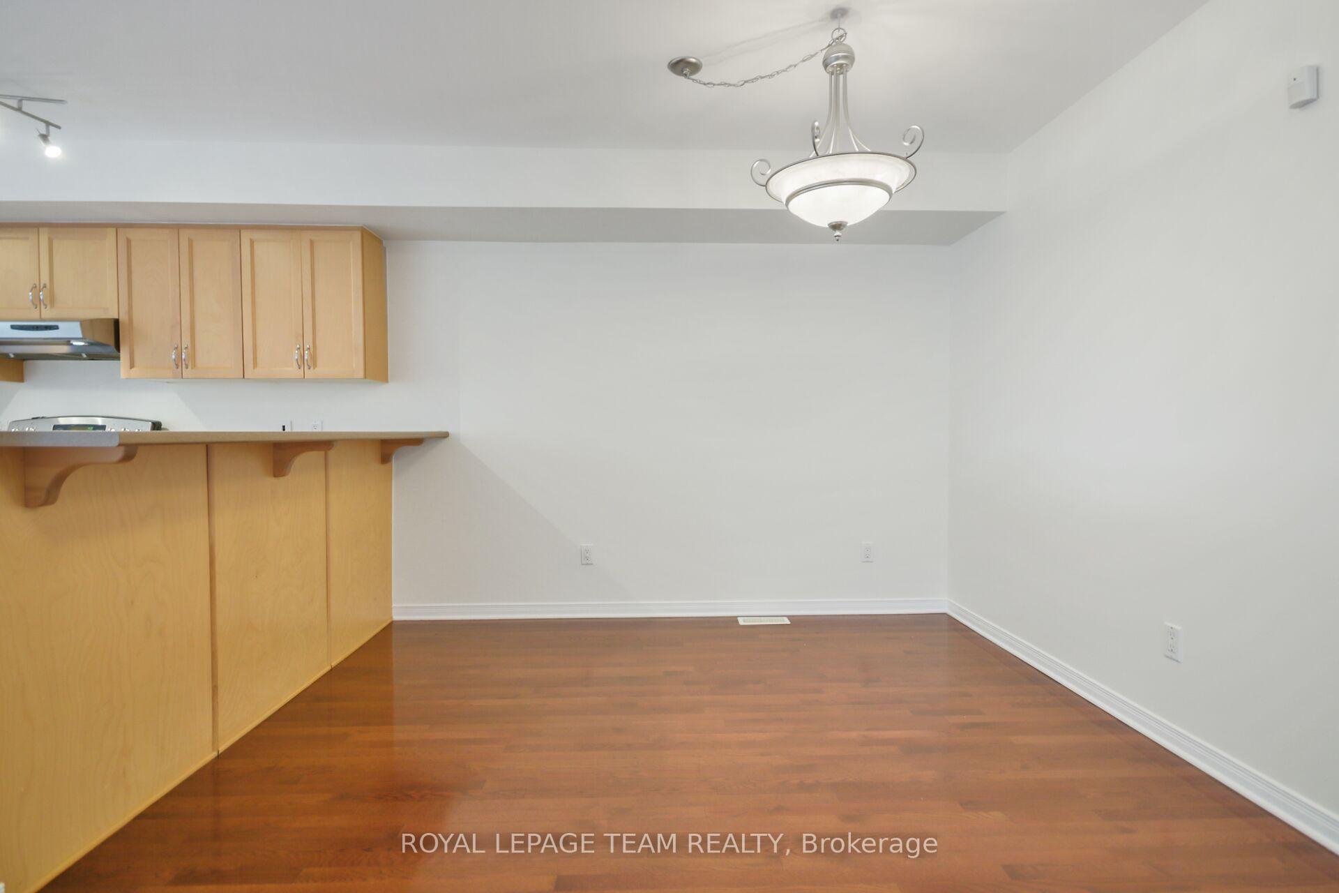 Photo 13 of 41 Maxton Private, Ottawa, Beacon Hill South — HOMEH